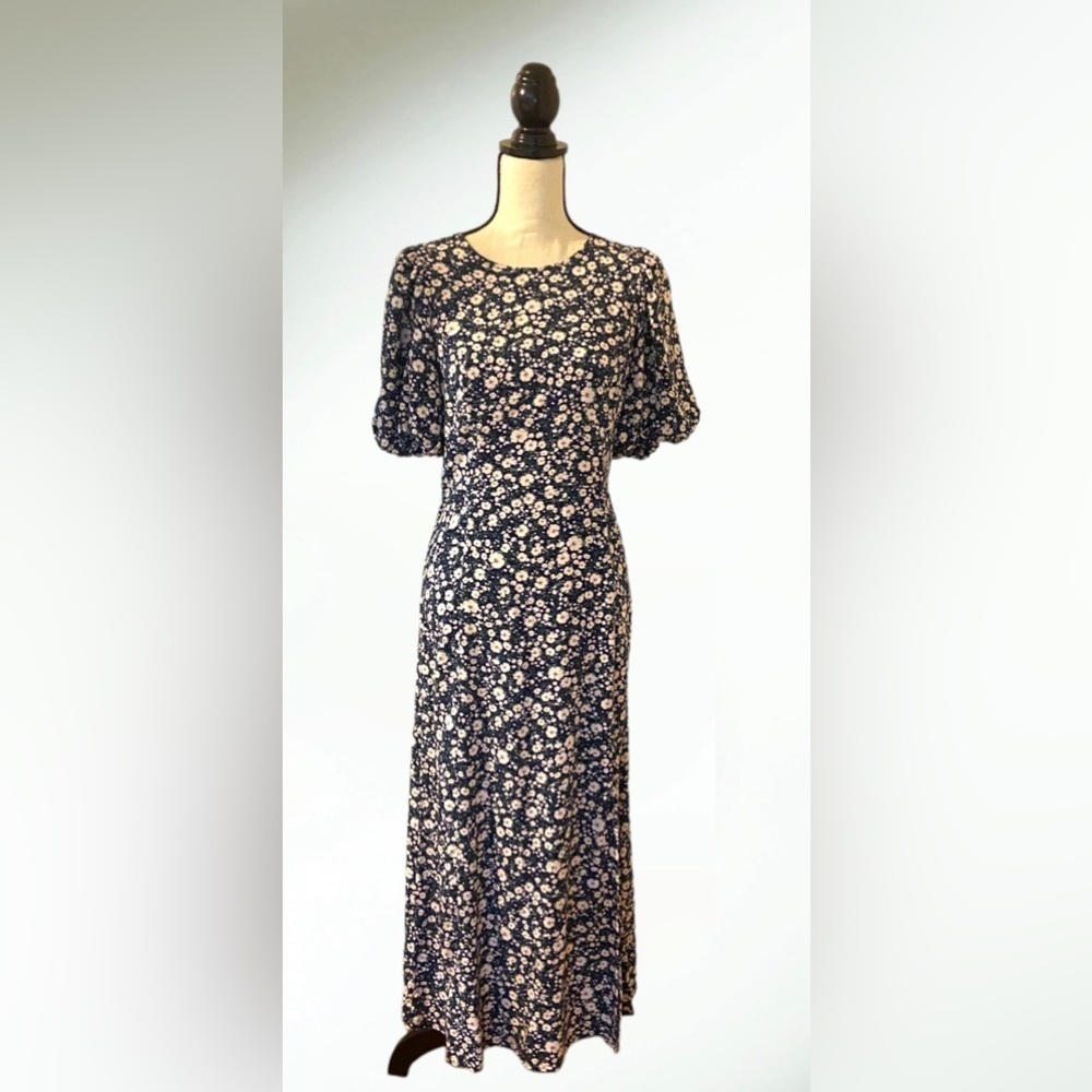 Old Navy Summer blue floral pattern Dress with open detail Size medium NWT